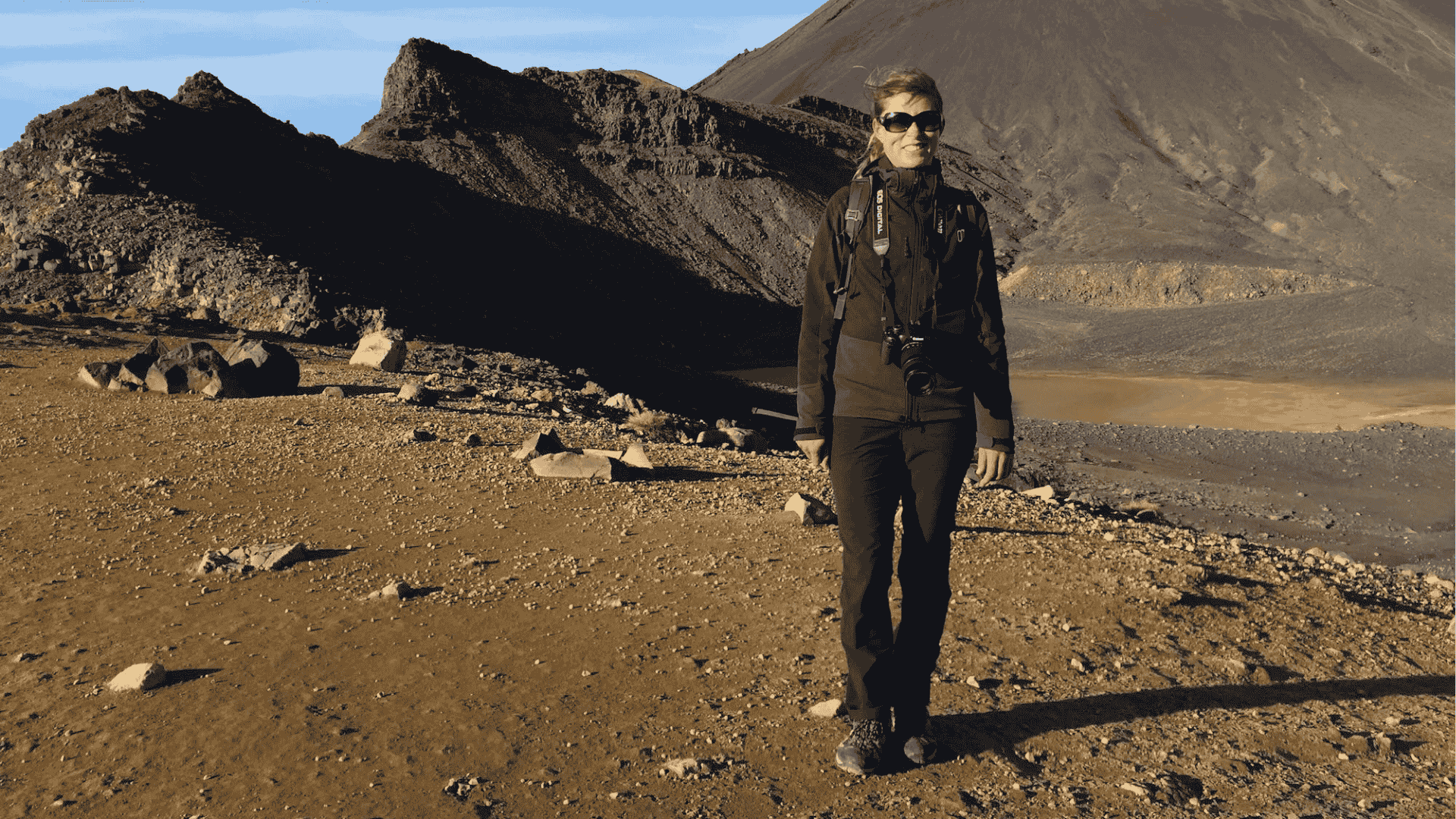 Claudia auf dem Tongariro Alpine Crossing auf Neuseeland